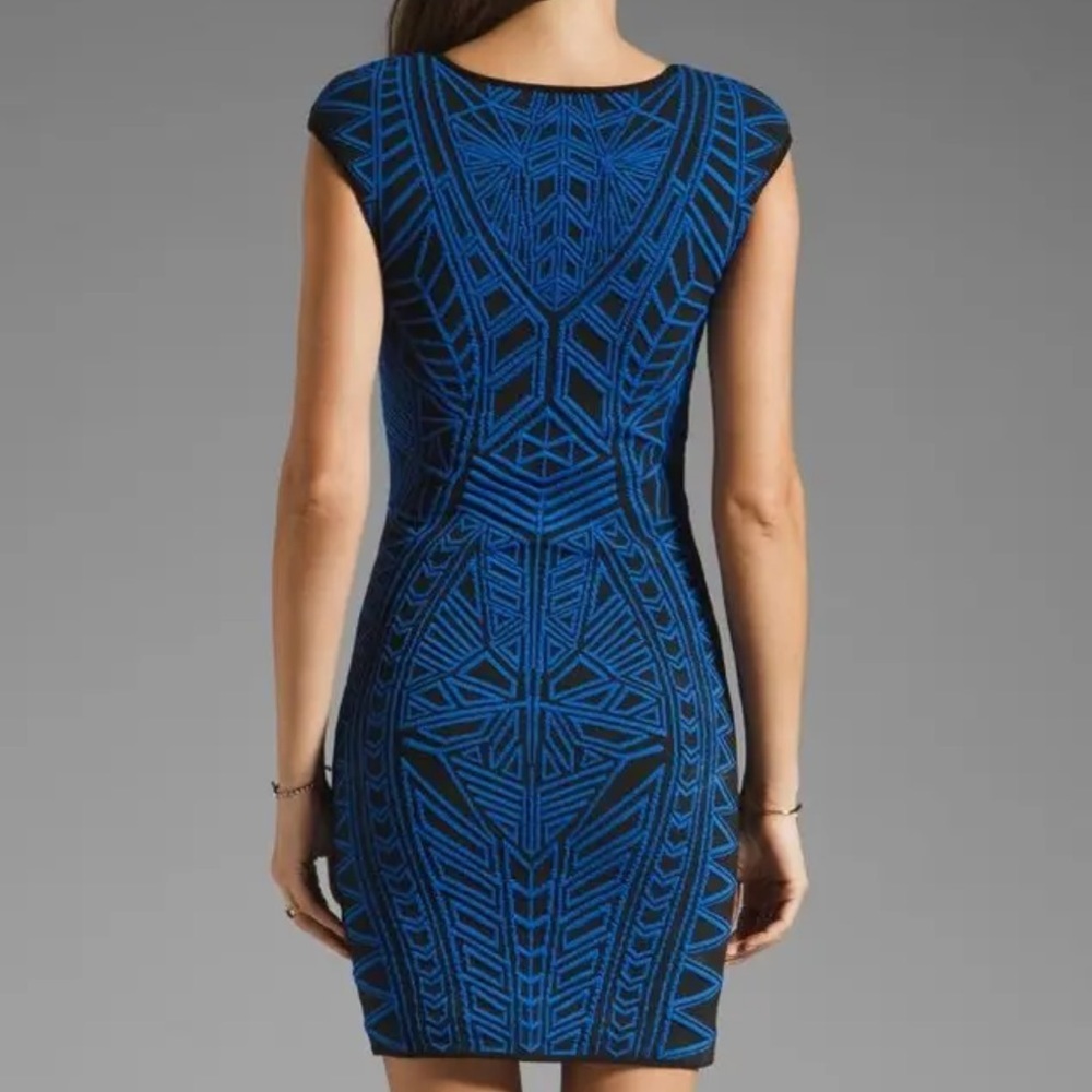 Abstract dress - Picture 3 of 4